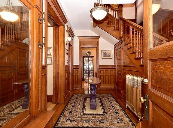 5th image of 905 Elgin Ave