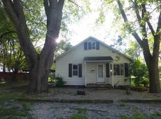 616 Vine St, Mount Carmel, IL 62863