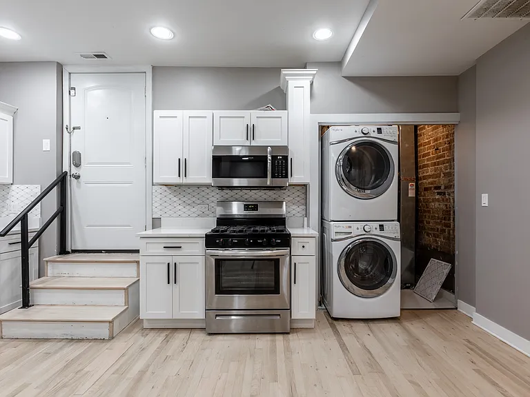 1430 N Maplewood Ave #102 — Photo 6