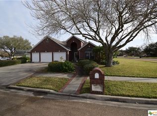 100 Pecanwood Pl, Port Lavaca, TX 77979