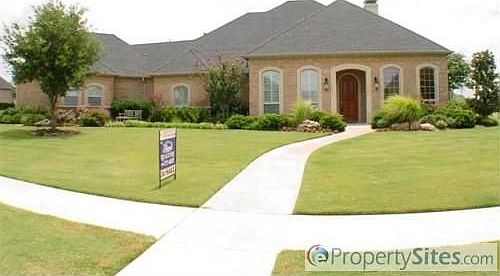 1st image of 113 Stoneleigh Dr
