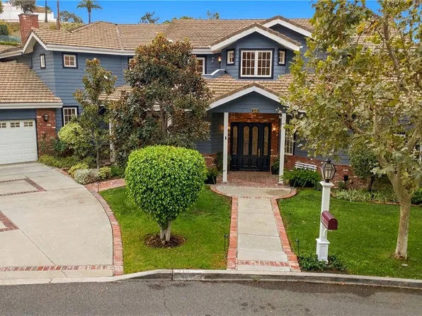 116 Country Club Dr, Burbank, CA 91501