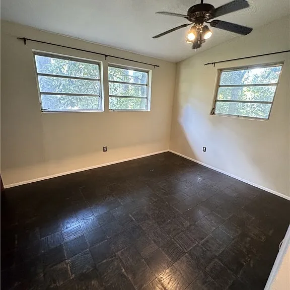 319 Windsor Rd — Photo 24