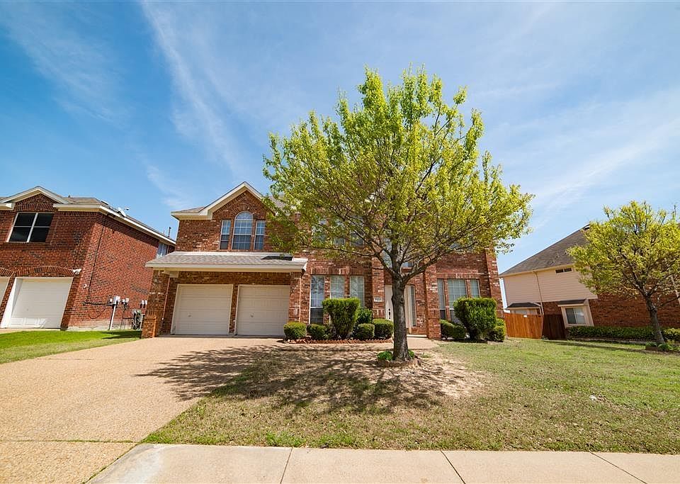 1st image of 700 Magnolia Trl