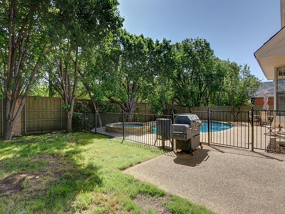 4th image of 2203 Templeton Dr