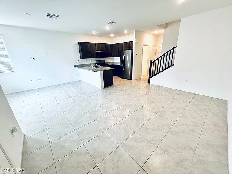 850 Bronzite St — Photo 25