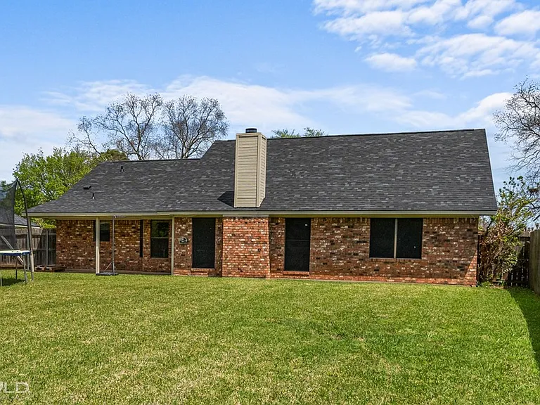 501 Southwood Dr — Photo 3