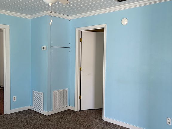 3rd image of 102 W Grady St