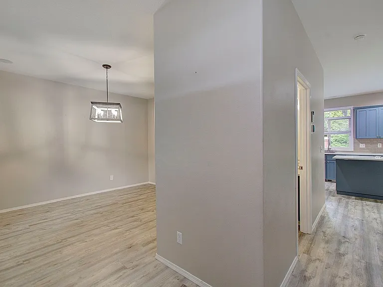 16707 NE 11th St — Photo 10