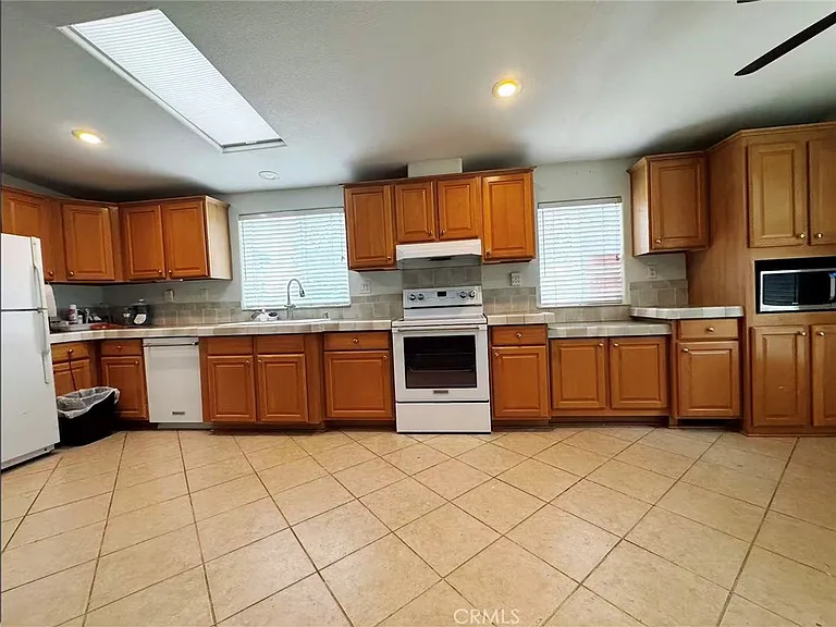 1053 Deercrest Dr — Photo 4