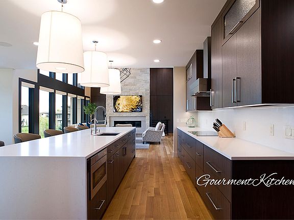 5th image of 208 E Honors Cir