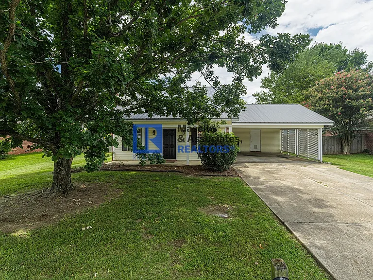 225 McLaurin Dr — Photo 4