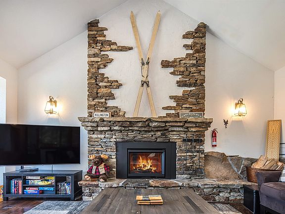 5th image of 149 Hawk Pond Road