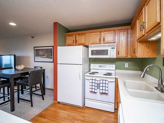 5th image of 1321 Lake Dr W APT 112