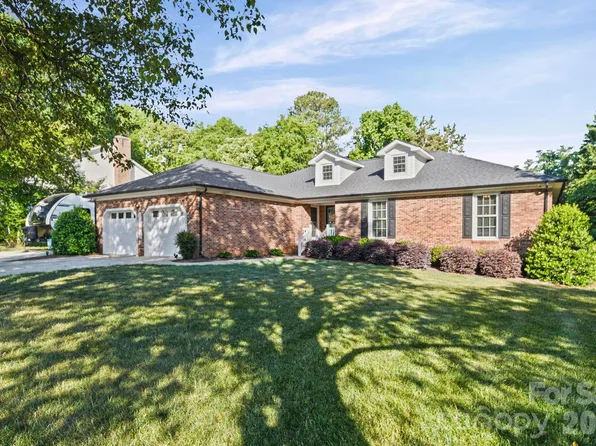 2200 Wynbourne Dr, Gastonia, NC 28056