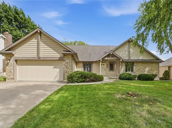 1633 NE Thames Dr, Lees Summit, MO 64086
