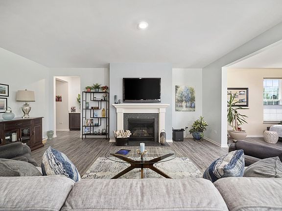4th image of 1111 Marion Ct