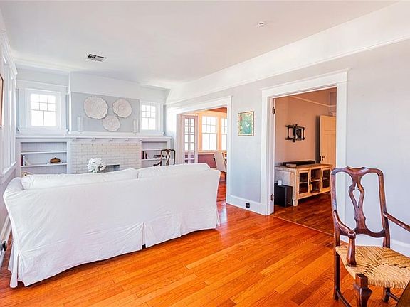 4th image of 3015 Nashville Ave