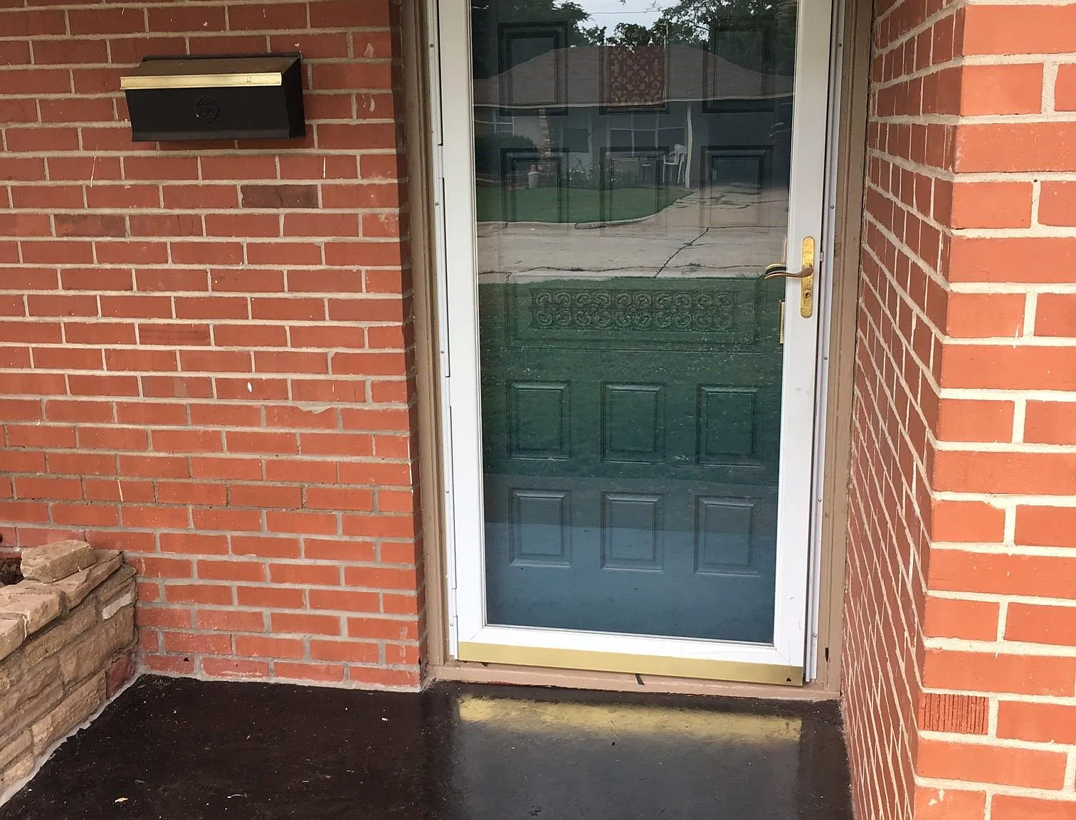 3 bed, 1101 sqft, $1,300 — Photo 1