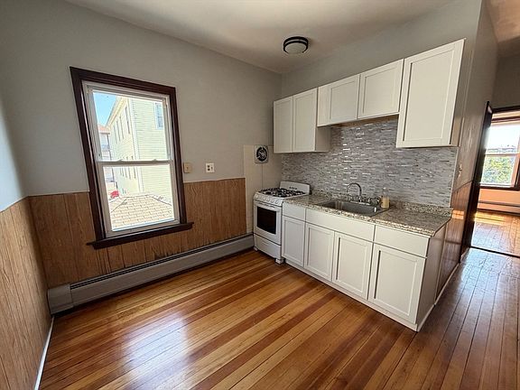 2nd image of 869 Brock Ave #2S