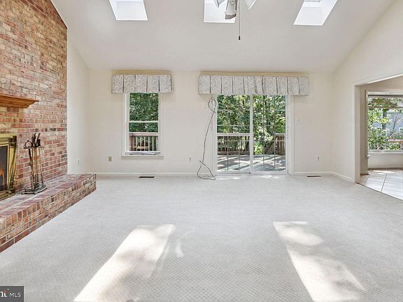 5th image of 4714 Western St