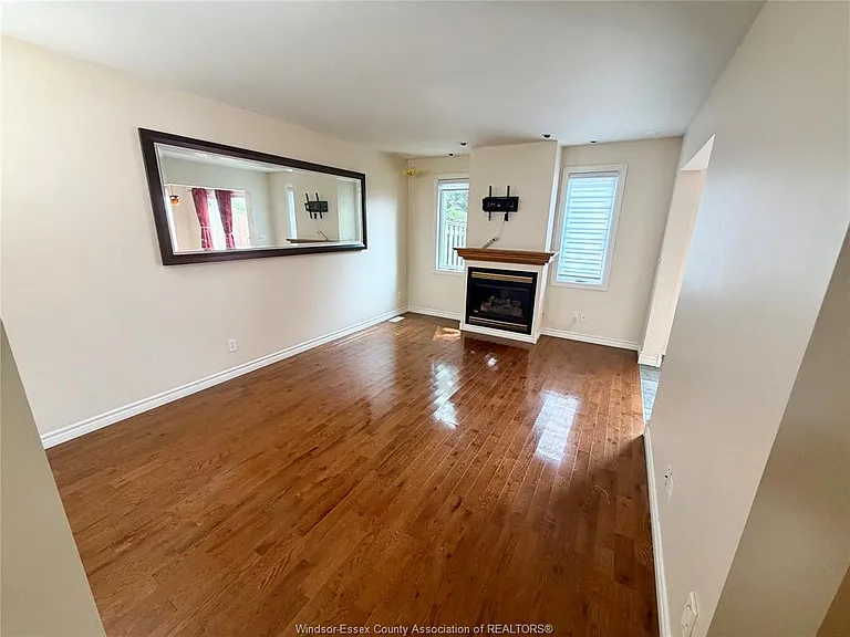 1484 Border Cres — Photo 5