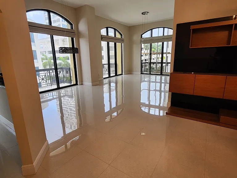 701 S Olive Ave #311 — Photo 3