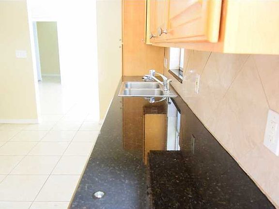 4th image of 1008 NE 167th St