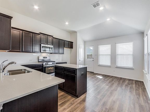 4th image of 2416 Larimar Dr