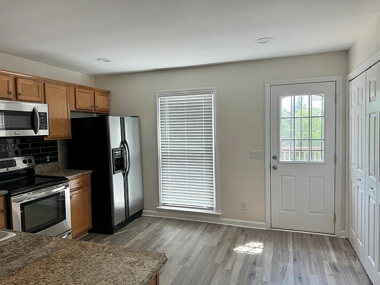 724 Due West Ave N #I — Photo 14