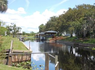 2071 Shady Ln, Geneva, FL 32732