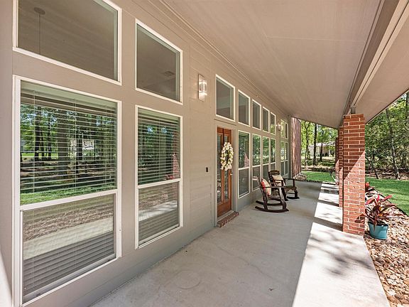 5th image of 715 Commons Lakeview Dr