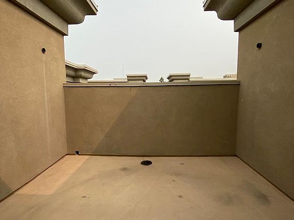 4th image of 1465 C St Unit 3618
