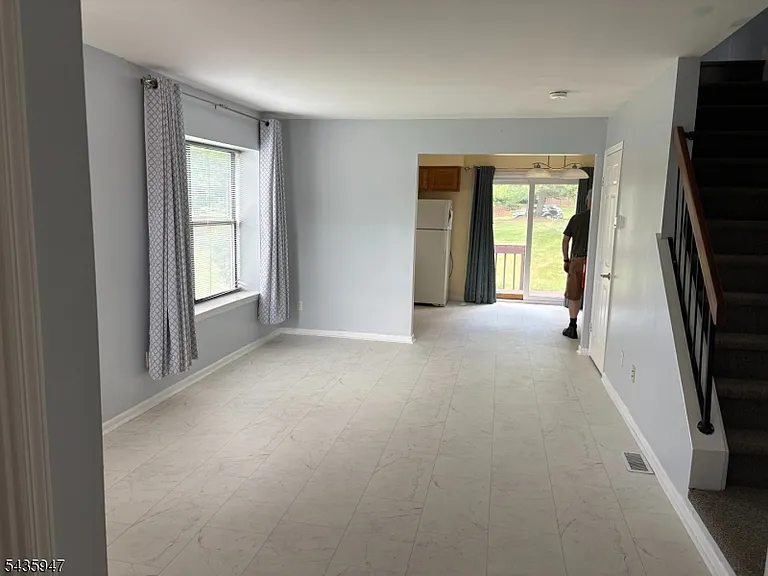 131 Locust Ct — Photo 2