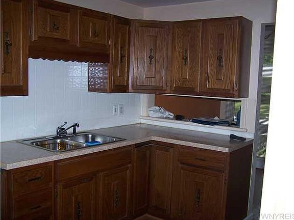 3rd image of 34 Westwood Dr