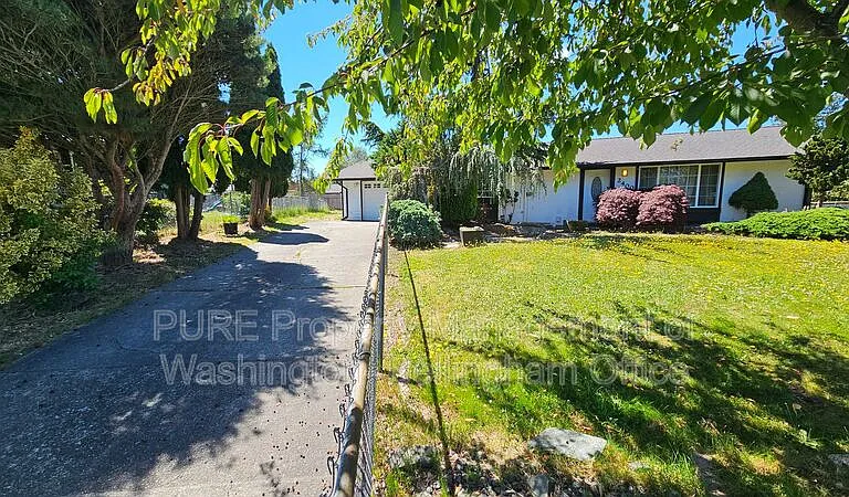 2400 Carpenter St — Photo 2