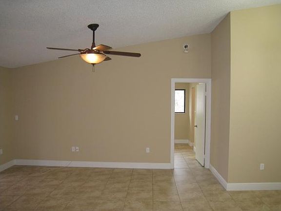 3rd image of 20681 NE 4th Pl APT 201