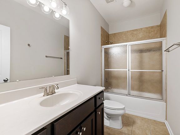 3rd image of 2102 E Broad St #B