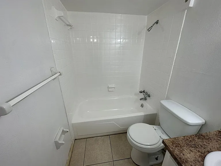1830 Maravilla Ave #303 — Photo 10