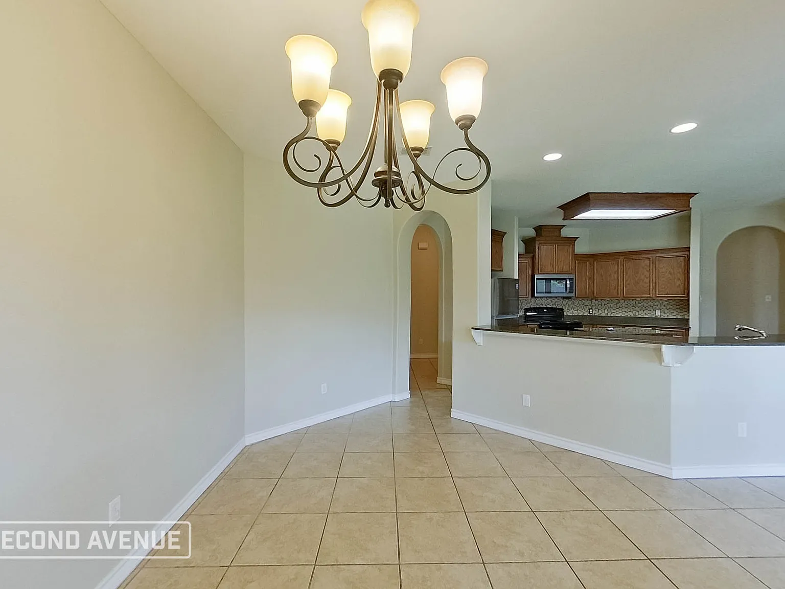 3 bed, 2.0 bath, 1940 sqft, $1,995 — Photo 2