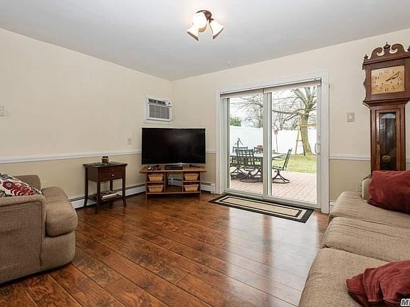 4th image of 26 Meadow Ln