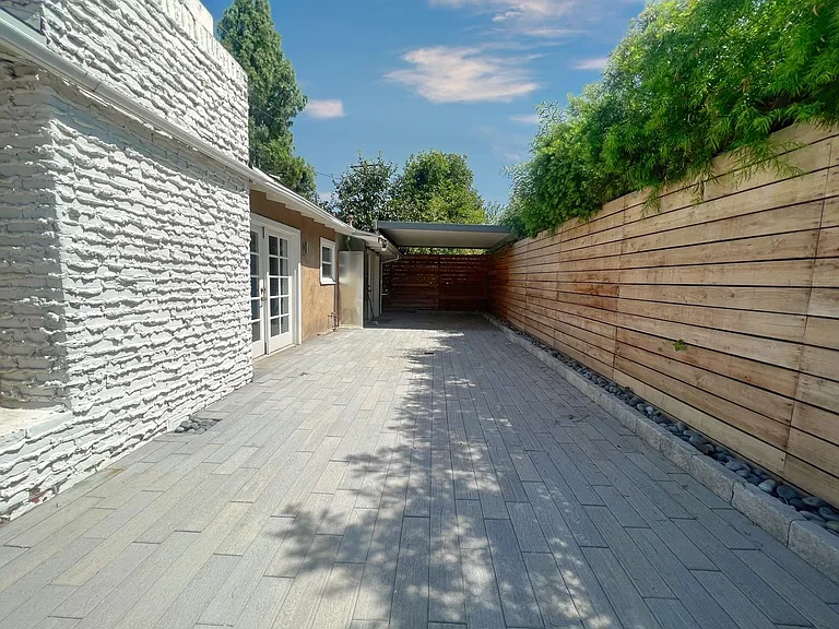 1326 Pacific St — Photo 16