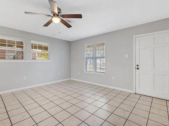 2nd image of 1817 Broadmoor Dr