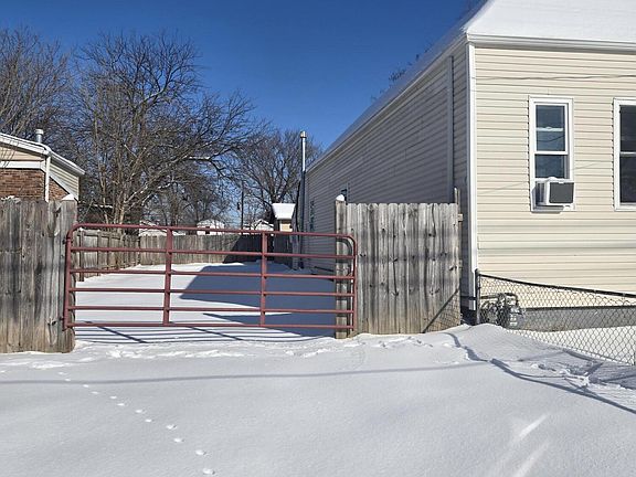 4th image of 1843 Bank St
