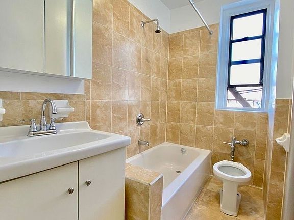 4th image of 289 Empire Blvd #5