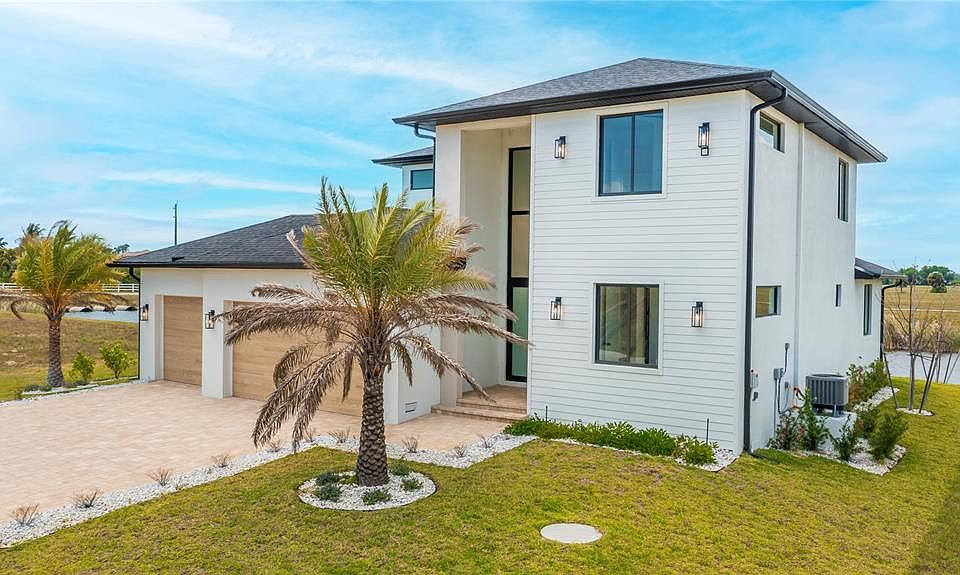 1st image of 7 Sunflower Dr