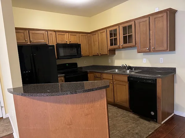 100 Villas Ct #23