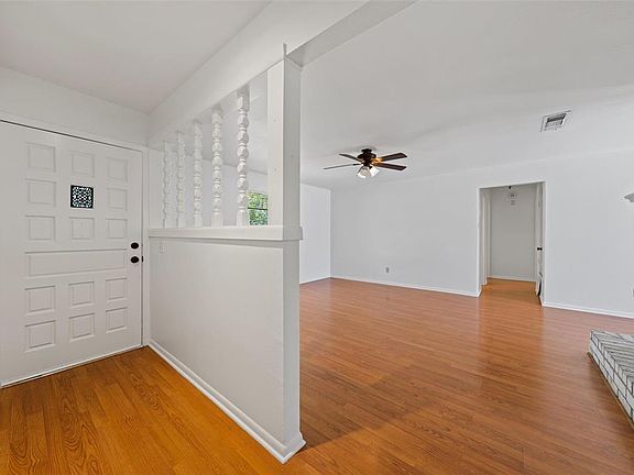 4th image of 900 Emerson Dr
