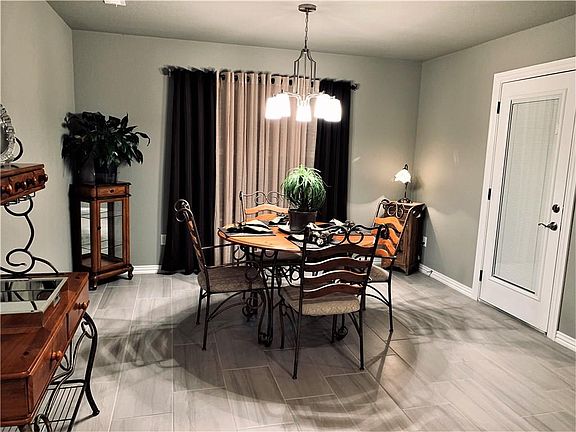 4th image of 4071 Butterfly Ave