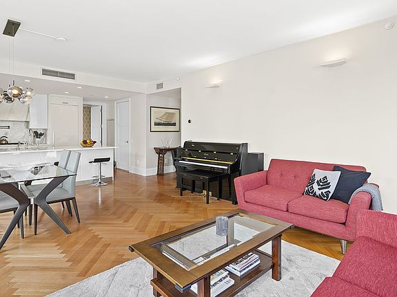 4th image of 305 E 85th St #10B